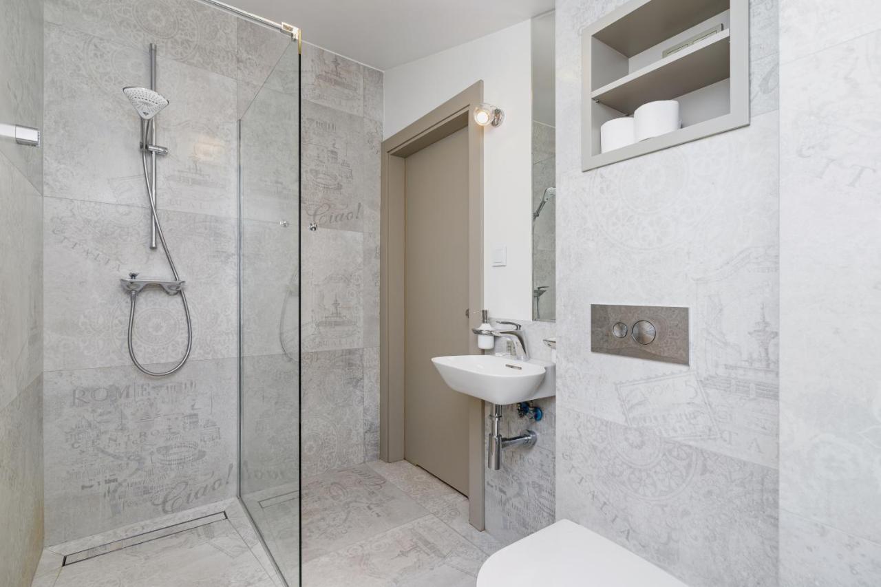 Modern Studio Wegierska Cracow By Noclegi Renters Kraków Eksteriør billede